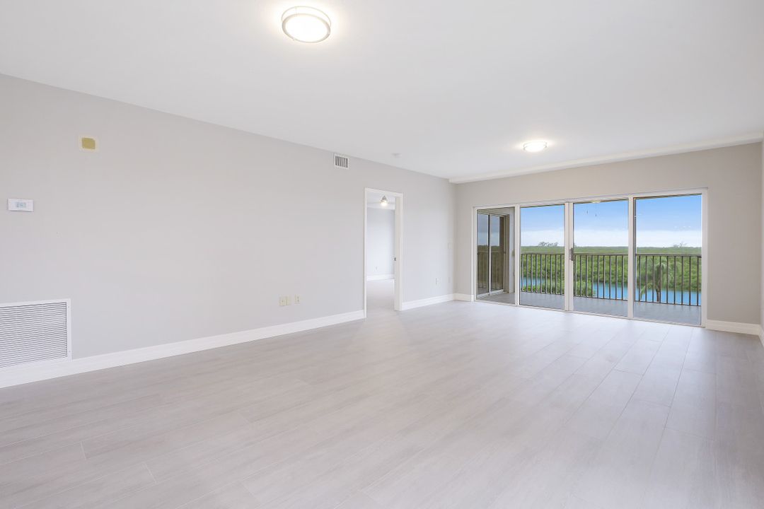 13105 Vanderbilt Dr #505, Naples, FL 34110