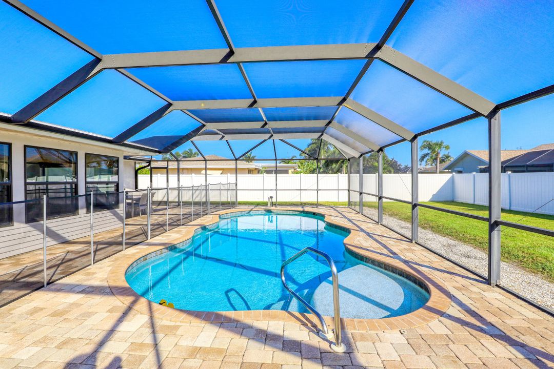 3923 SE 9th Ct, Cape Coral, FL 33904