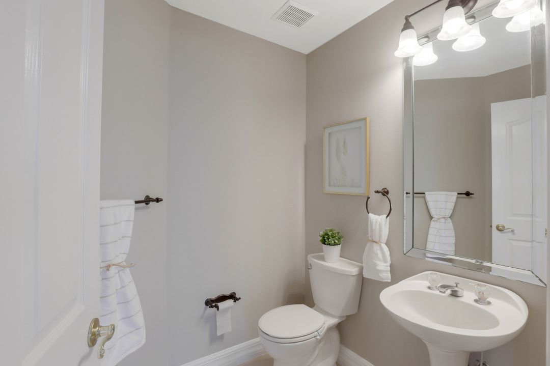 11043 Lakeland Cir, Fort Myers, FL 33913