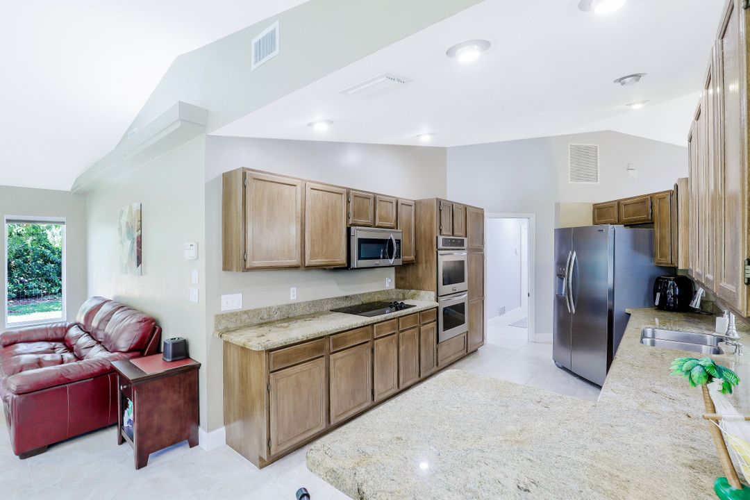 4530 7th Ave SW, Naples, FL 34119