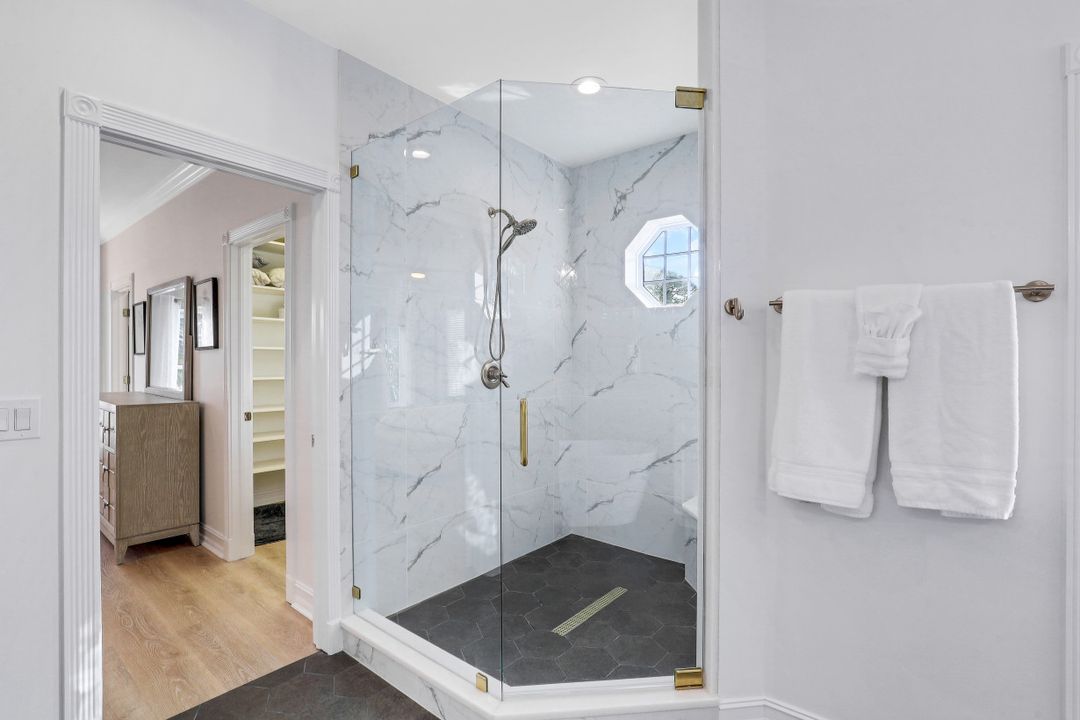 160 3rd St N, Naples, FL 34102