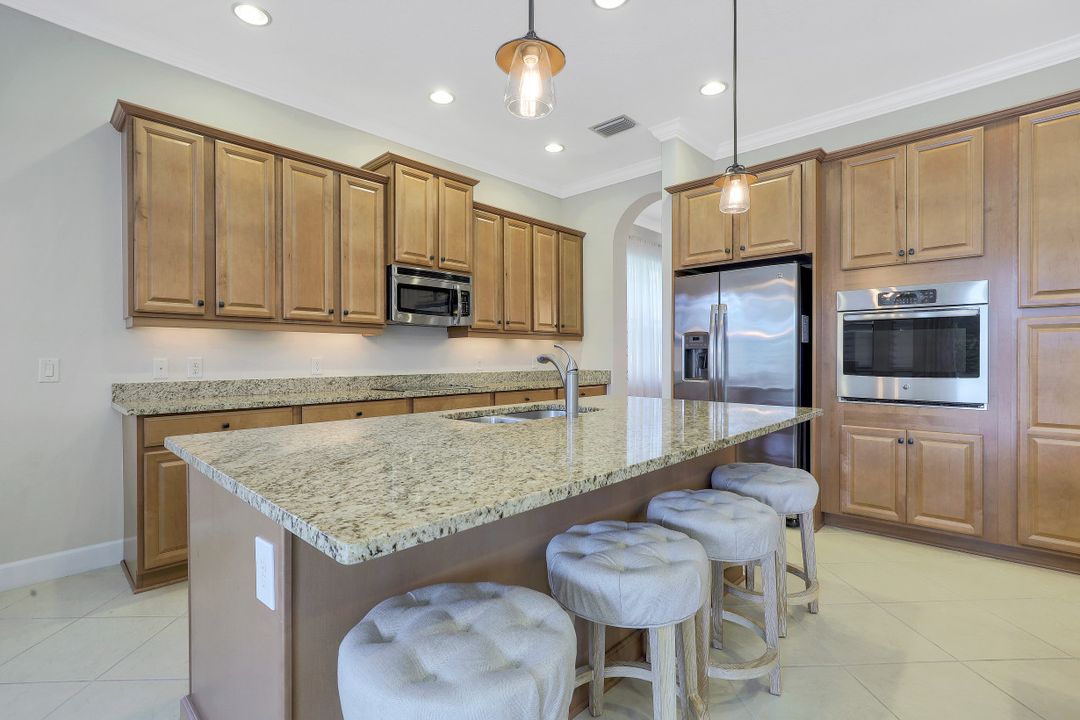 9021 Isla Bella Cir, Bonita Springs, FL 34135