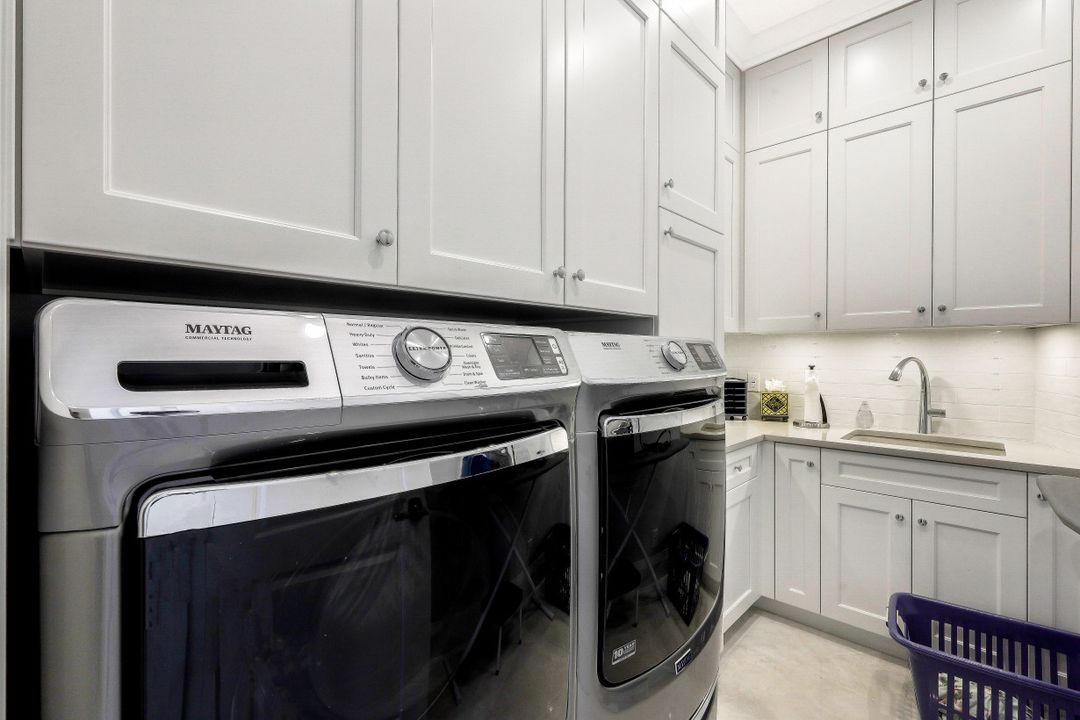 261 Hideaway Cir N, Marco Island, FL 34145