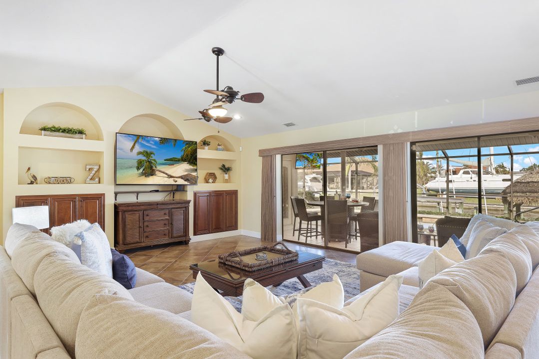 1427 SW 53rd Ln, Cape Coral, FL 33914