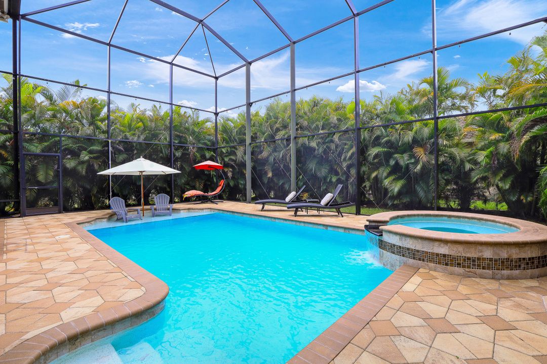 3342 Pacific Dr, Naples, FL 34119