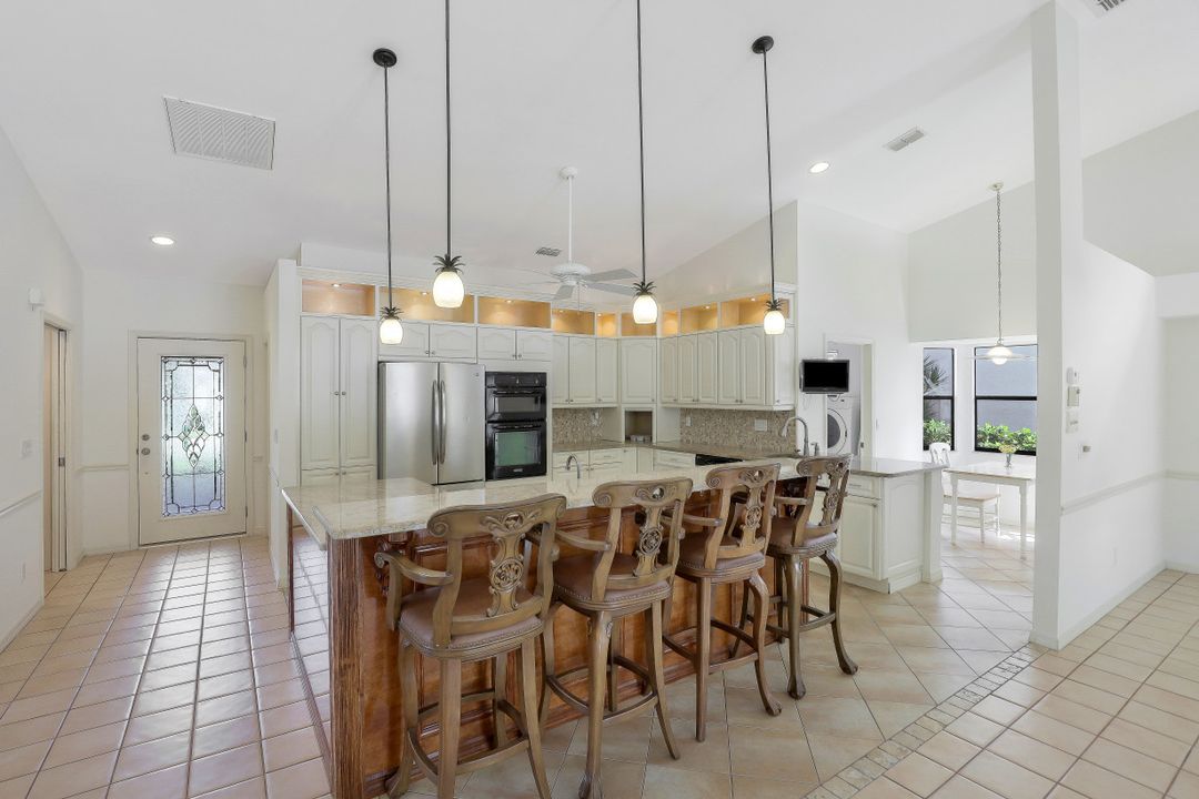 158 St James Way, Naples, FL 34104