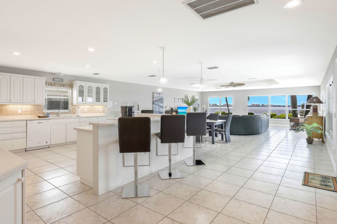 642 Coral Dr, Cape Coral, FL 33904