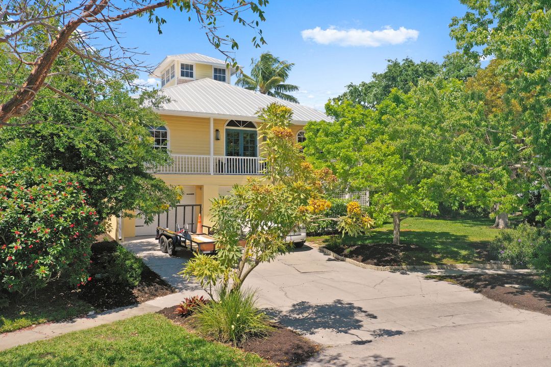 412 Barcelona Ct, Marco Island, FL 34145