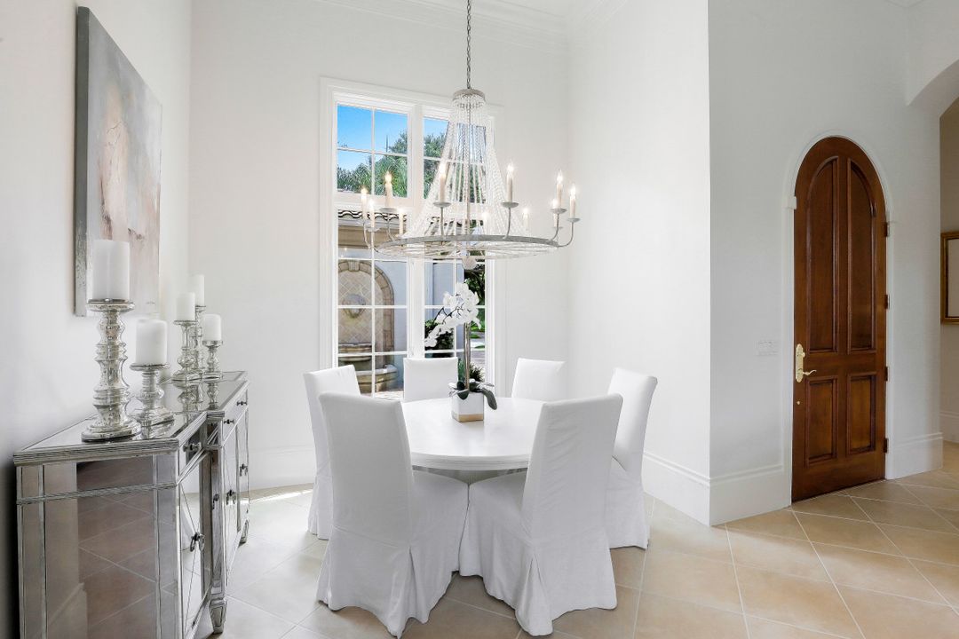 15655 Villoresi Way, Naples, FL 34110