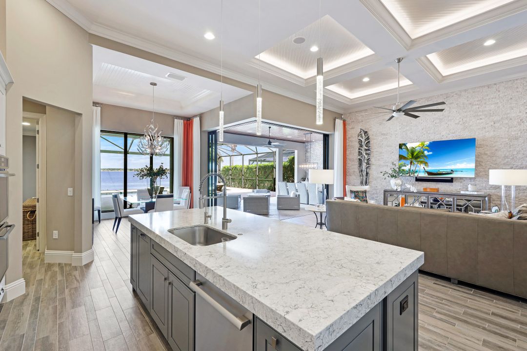 9067 Breakwater Dr, Naples, FL 34120