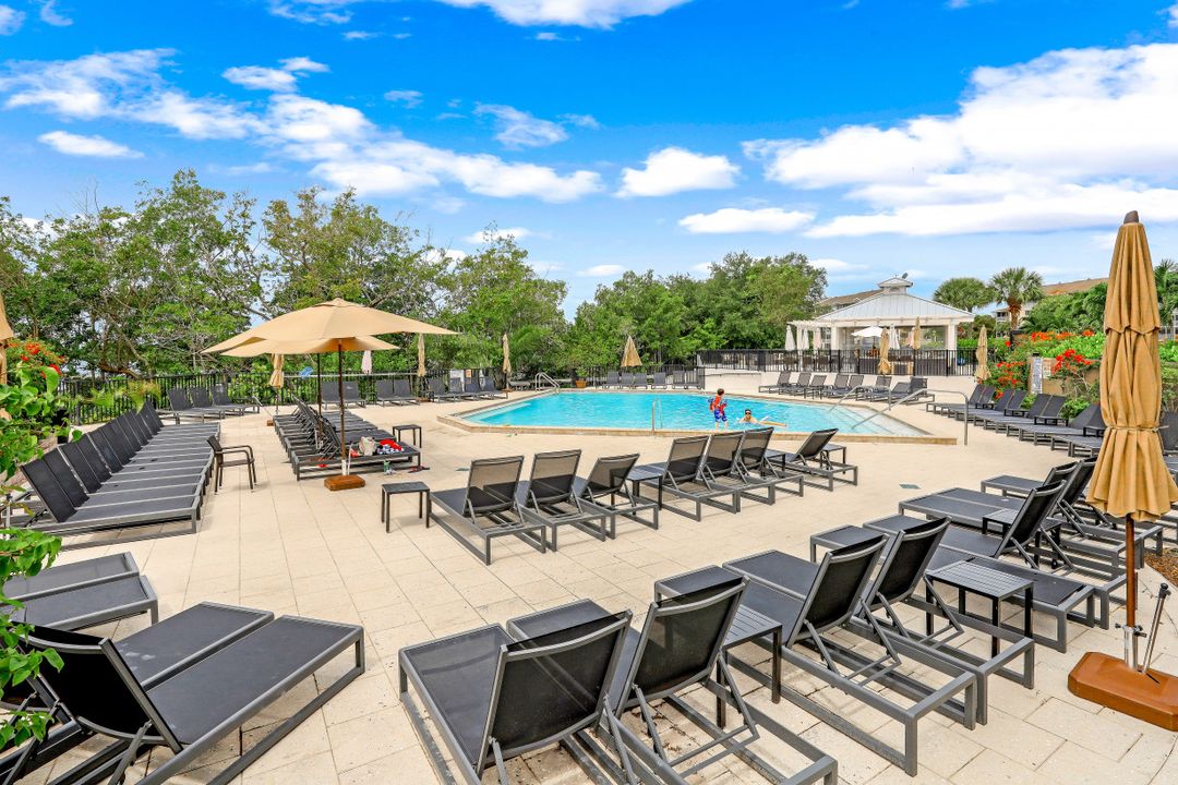 320 Horse Creek Dr #403, Naples, FL 34110