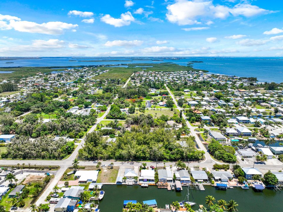 2471 Oleander St, Saint James City, FL 33956