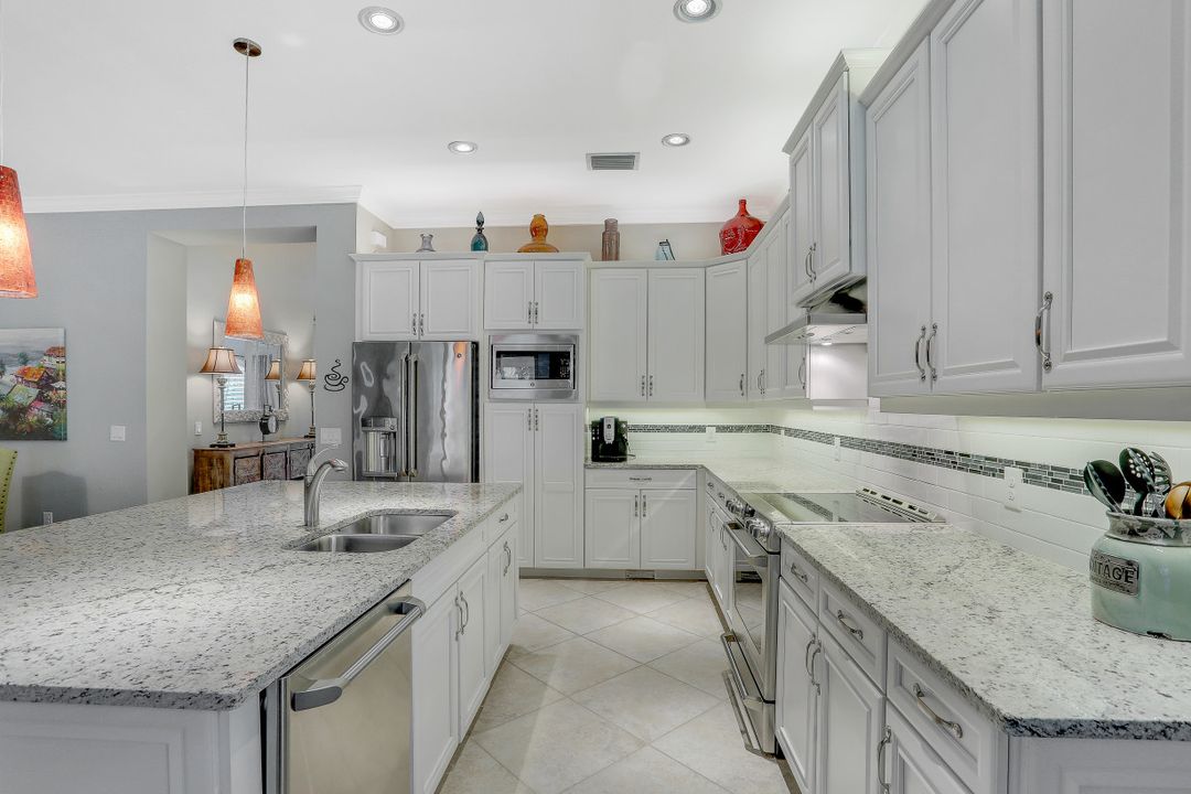 9104 Isla Bella Cir, Bonita Springs, FL 34135