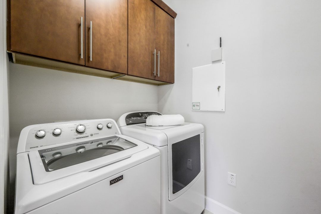 9328 Fieldstone Ln, Naples, FL 34120