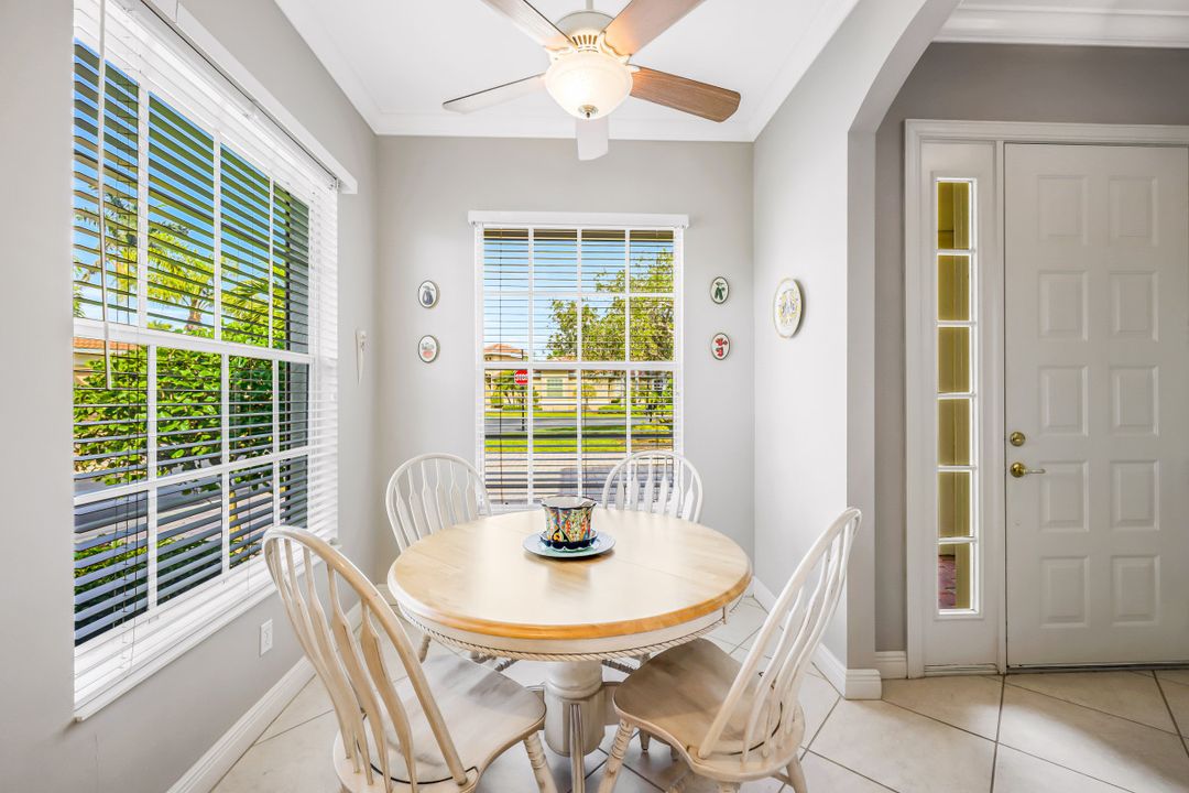 5965 Paradise Cir, Naples, FL 34110