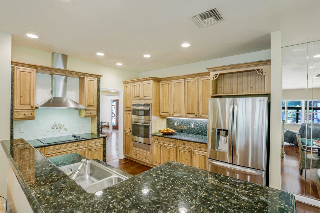 726 Bay Tree Ct, Naples, FL 34108