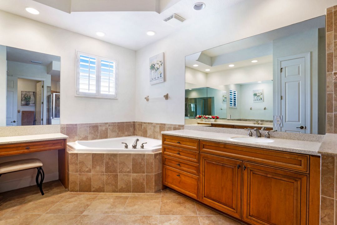 9208 Quartz Ln #4-202, Naples, FL 34120