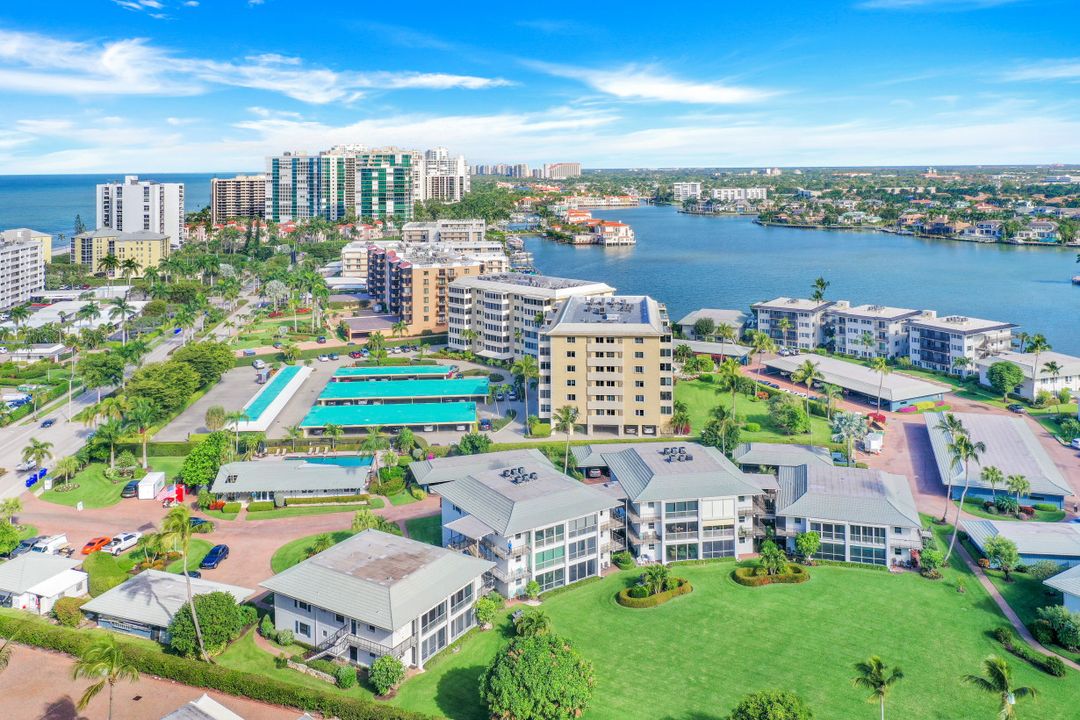 3400 Gulf Shore Blvd N #J-1, Naples, FL 34103