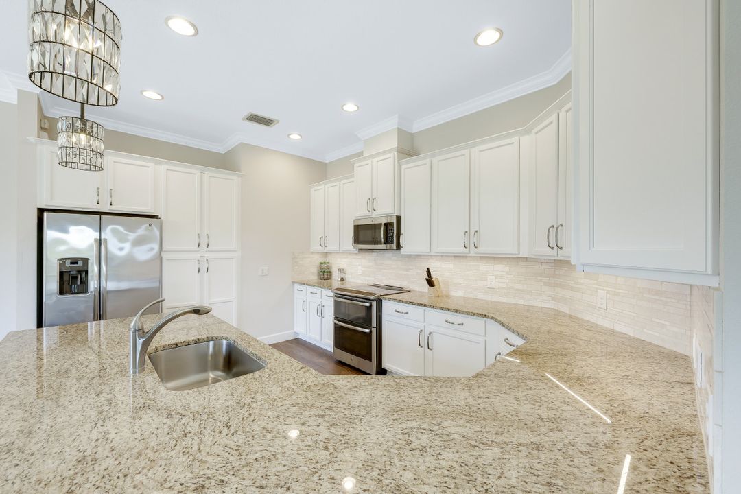 9160 Isla Bella Cir, Bonita Springs, FL 34135