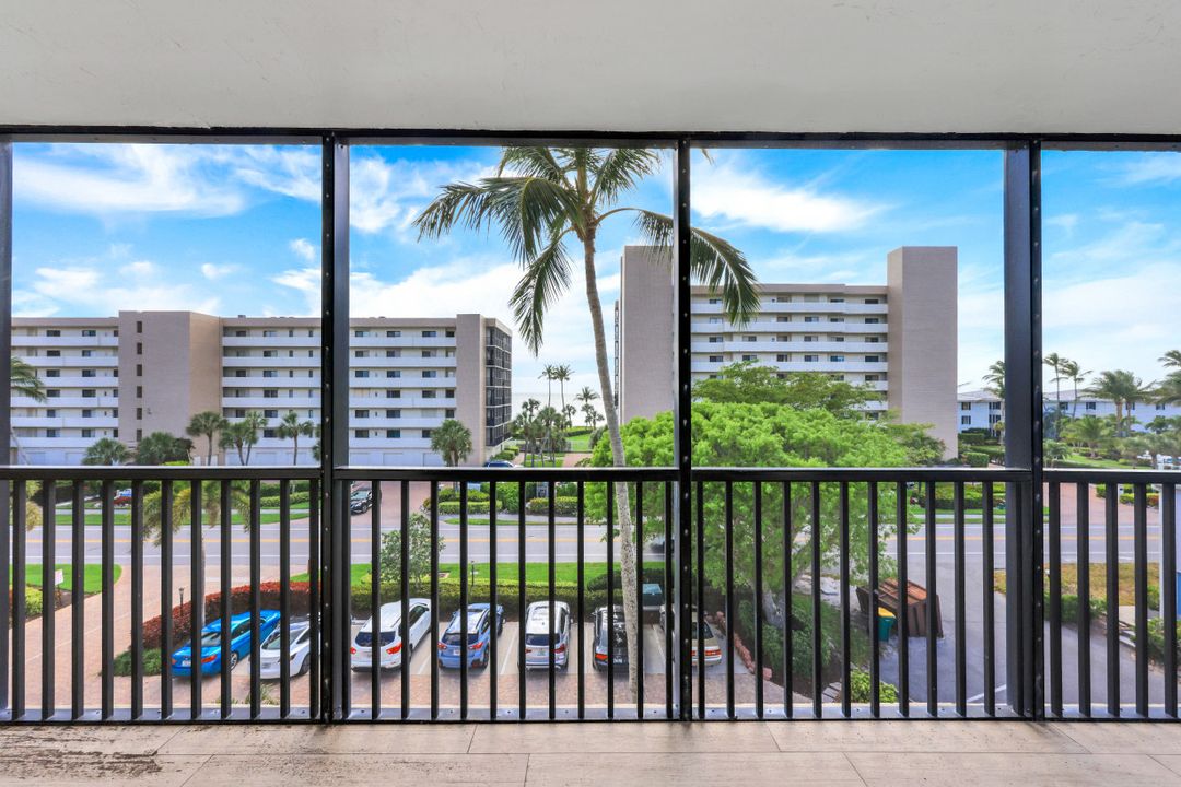 10482 Gulf Shore Dr #231, Naples, FL 34108