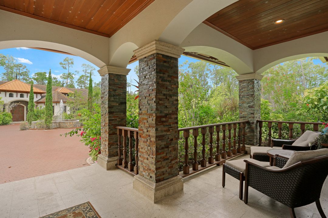 5610 Bur Oaks Ln, Naples, FL 34119