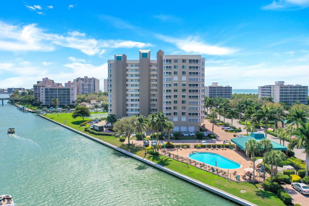25 Bluebill Ave #201, Naples, FL 34108
