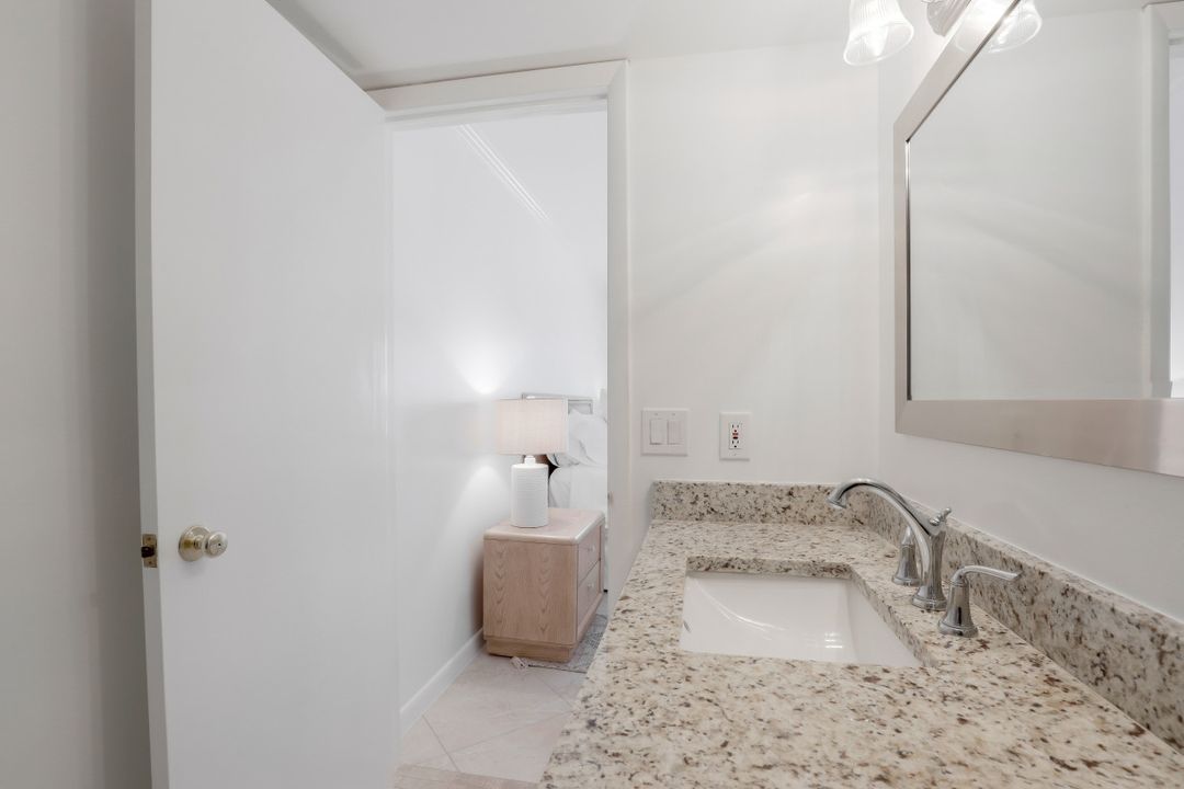 2900 Gulf Shore Blvd N #102, Naples, FL 34103