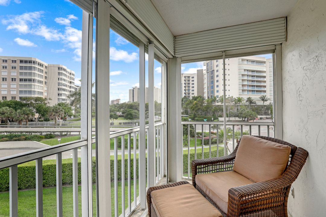 1 Bluebill Ave #306, Naples, FL 34108