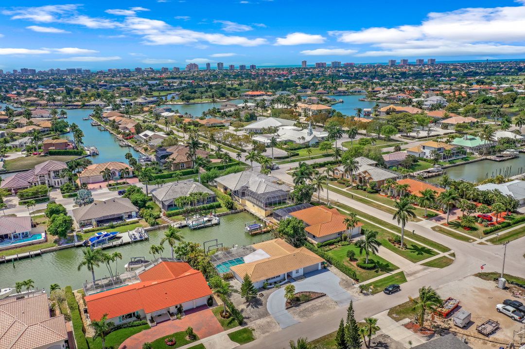 288 Grapewood Ct, Marco Island, FL 34145