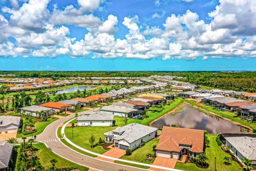 9765 Everglades Dr, Naples, FL 34120