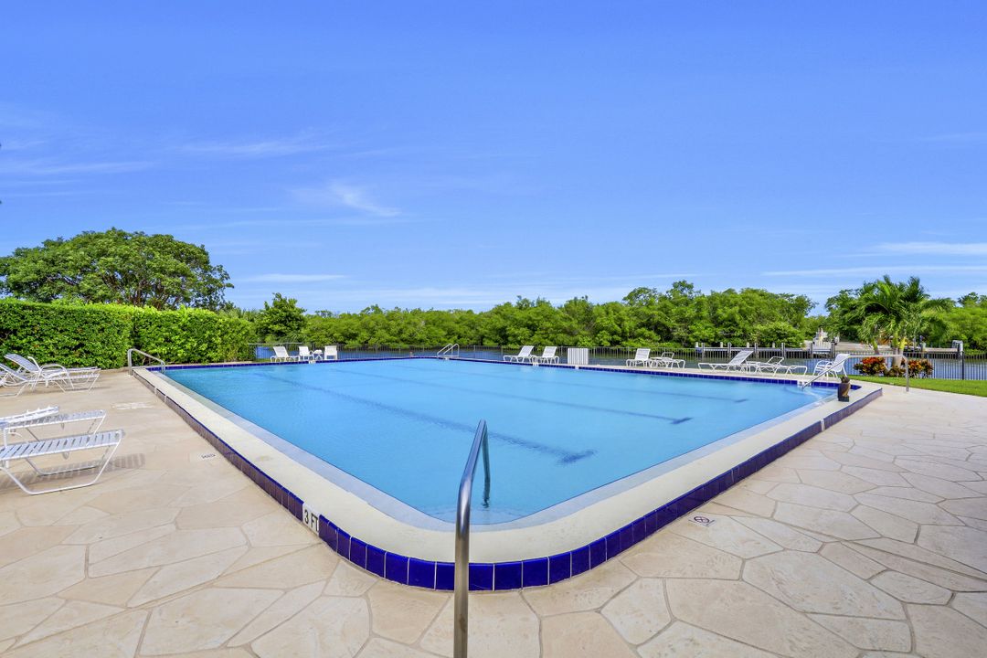 17 Bluebill Ave #104, Naples, FL 34108