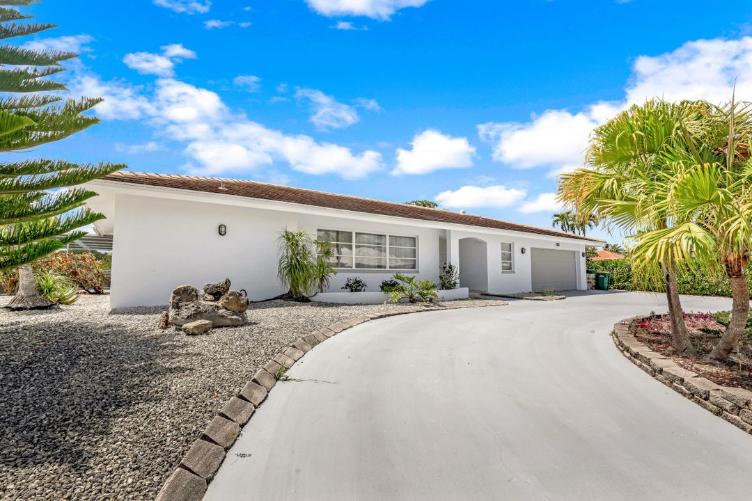 288 Grapewood Ct, Marco Island, FL 34145