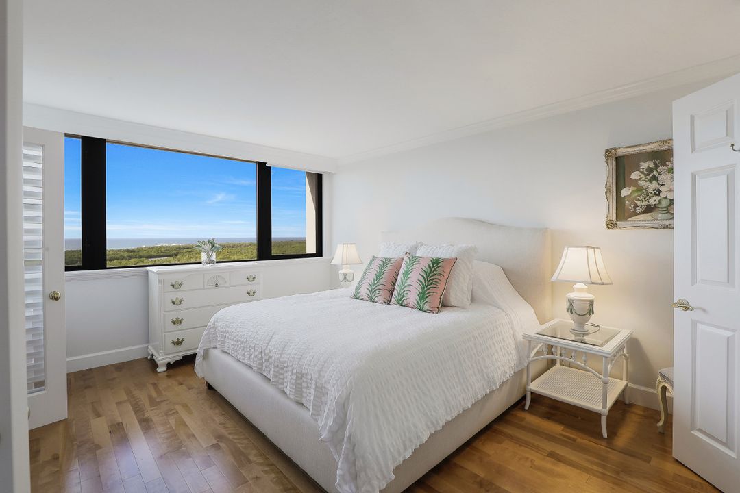 5601 Turtle Bay Dr #802, Naples, FL 34108