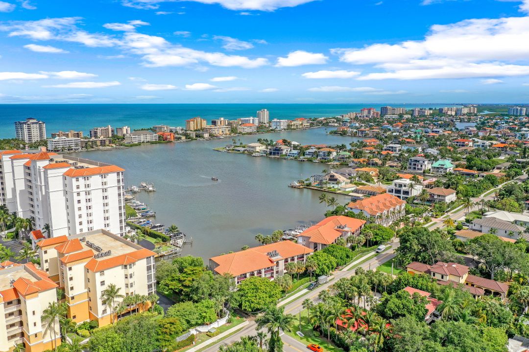 9101 Vanderbilt Dr #203, Naples, FL 34108