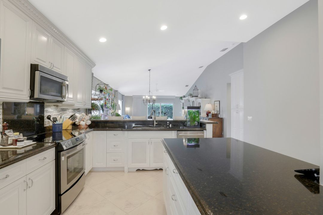 768 101st Ave N, Naples, FL 34108