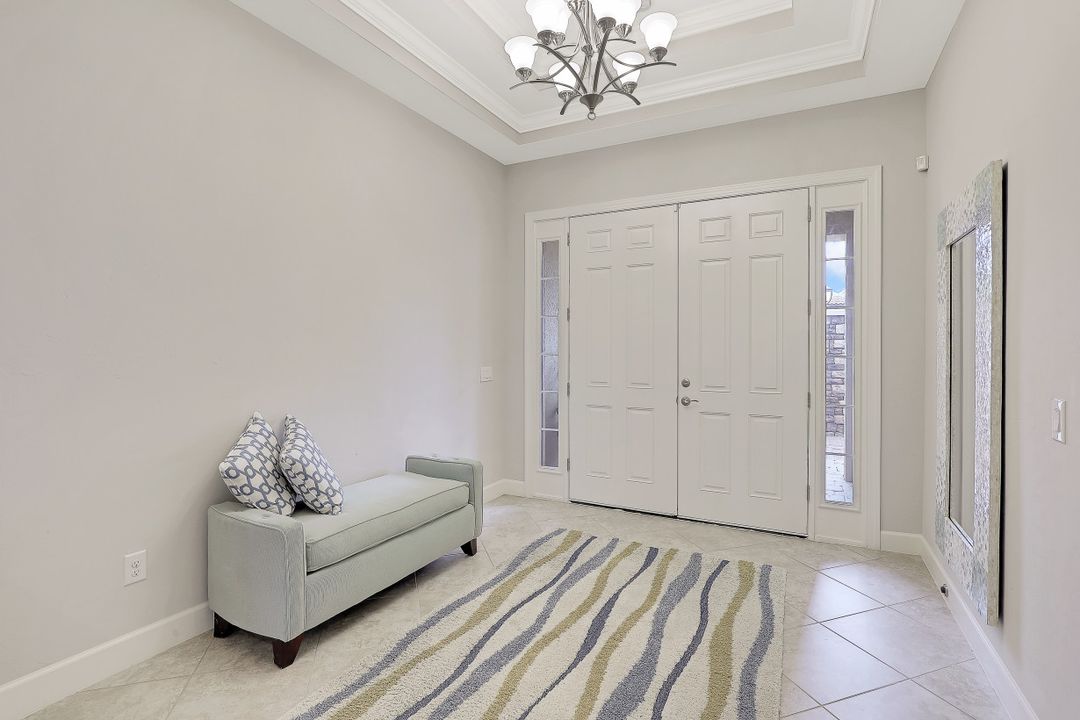 8450 Palacio Terrace W, Naples, FL 34114