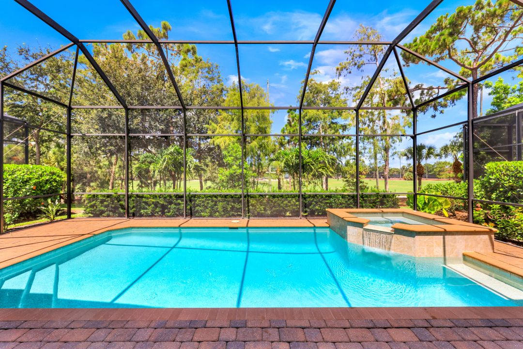 7375 Lantana Cir, Naples, FL 34119