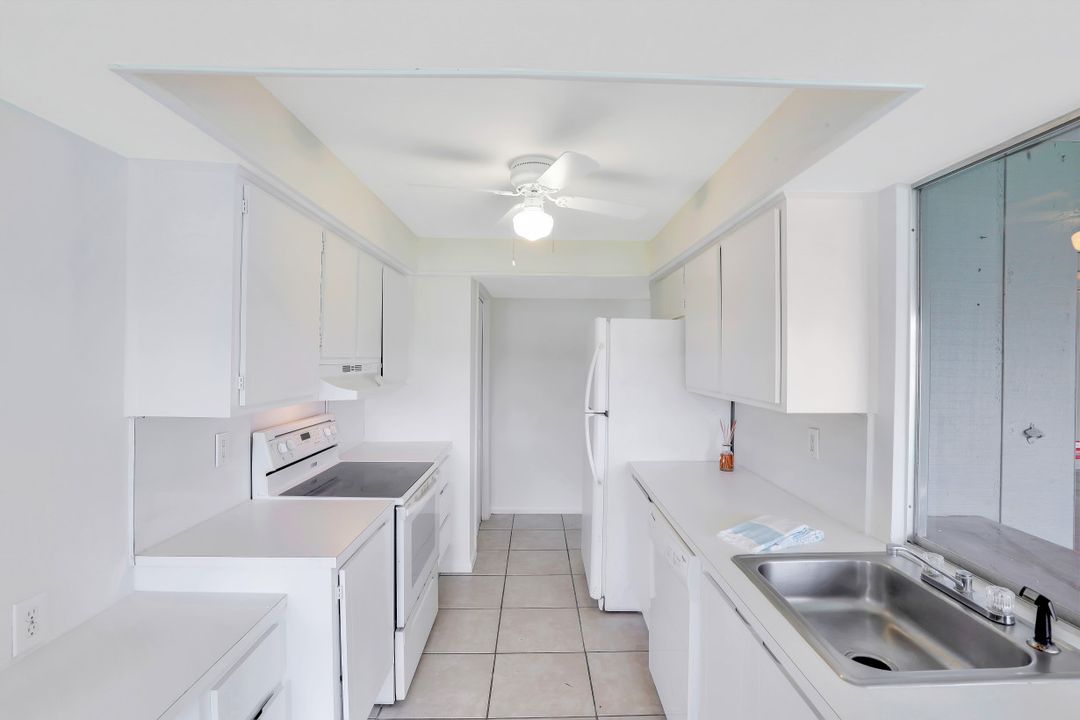825 Lucerne Pkwy, Cape Coral, FL 33904