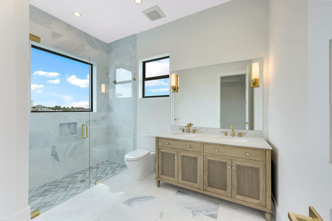 241 Egret Ave, Naples, FL 34108