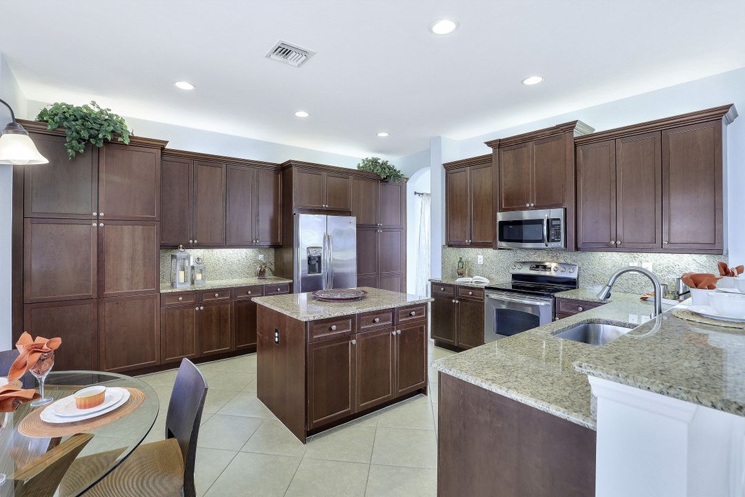 3718 Pleasant Springs Dr, Naples, FL 34119