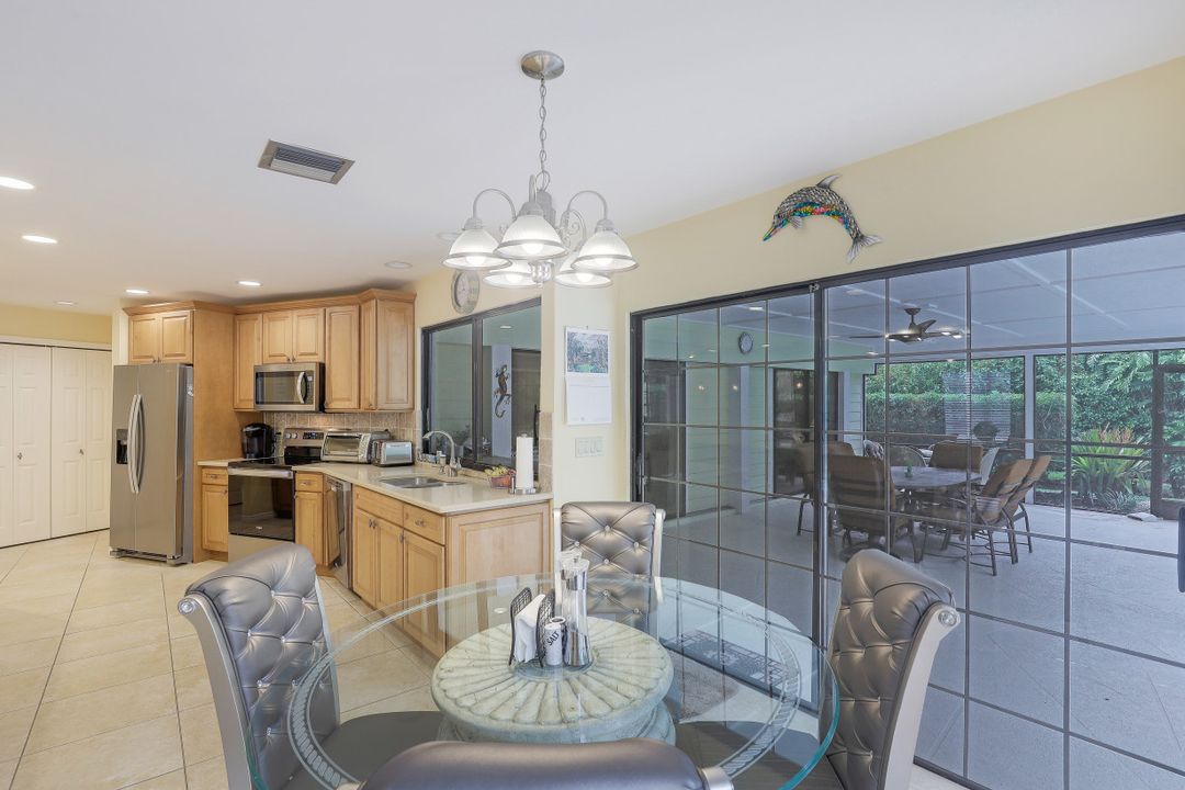 2259 Queens Way, Naples, FL 34112