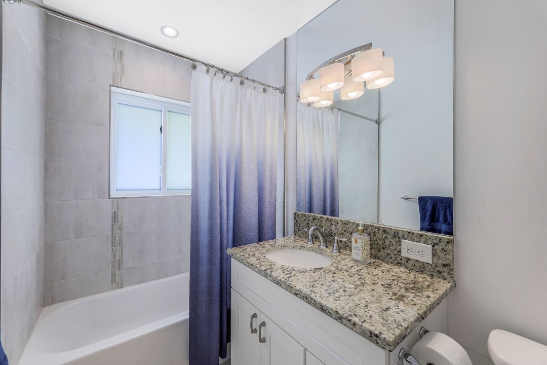 5322 Myrtle Ln, Naples, FL 34113