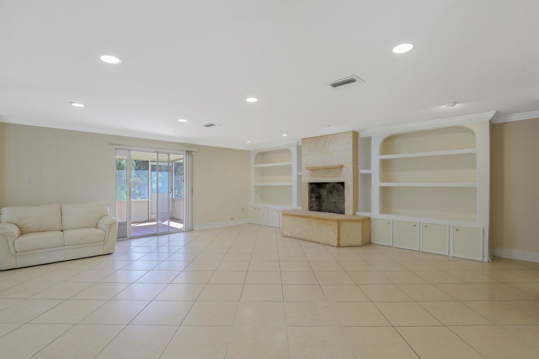 9820 Montana Ct, Bonita Springs, FL 34135