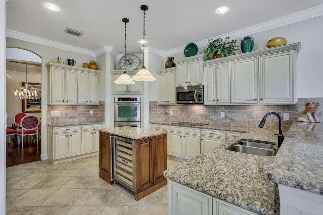 9755 Nickel Ridge Cir, Naples, FL 34120