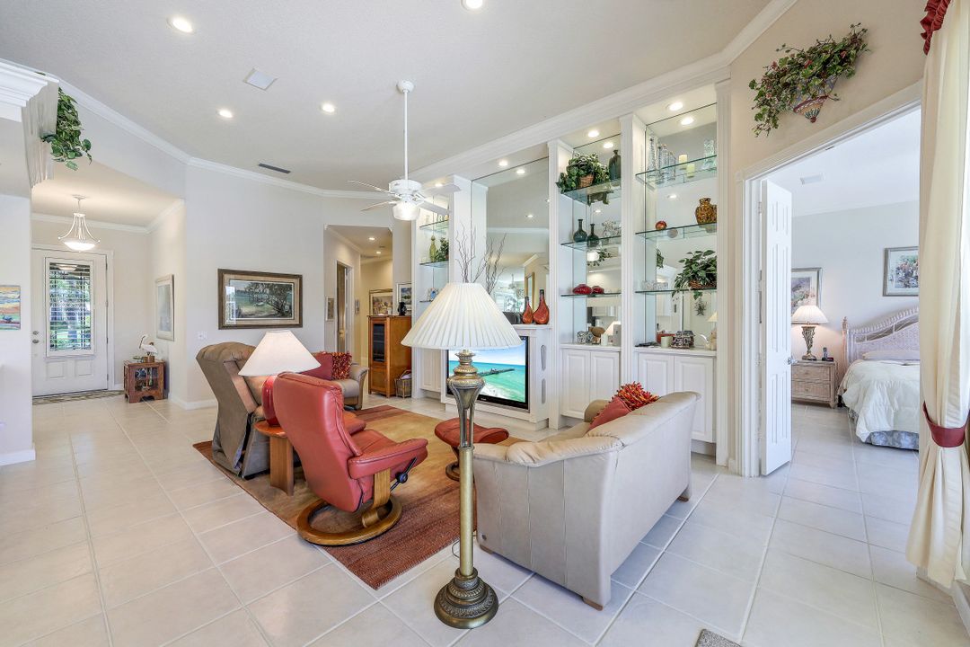 4334 Queen Elizabeth Way, Naples, FL 34119