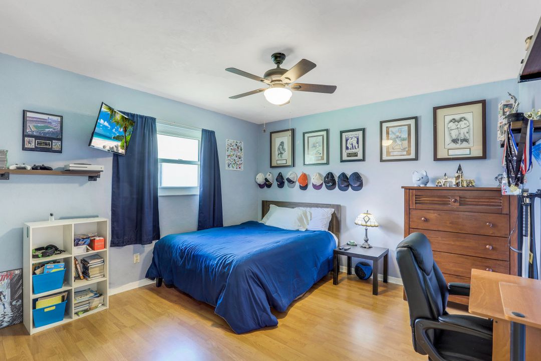 10430 Windsor Way, Naples, FL 34109