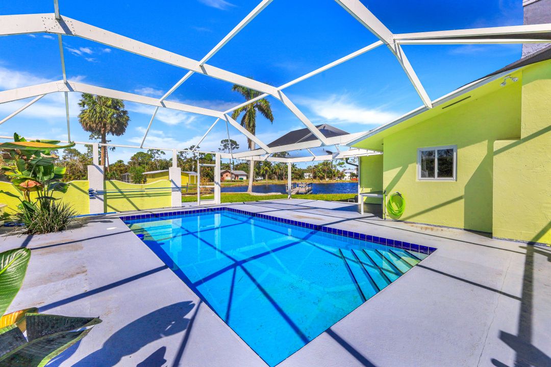 5322 Myrtle Ln, Naples, FL 34113