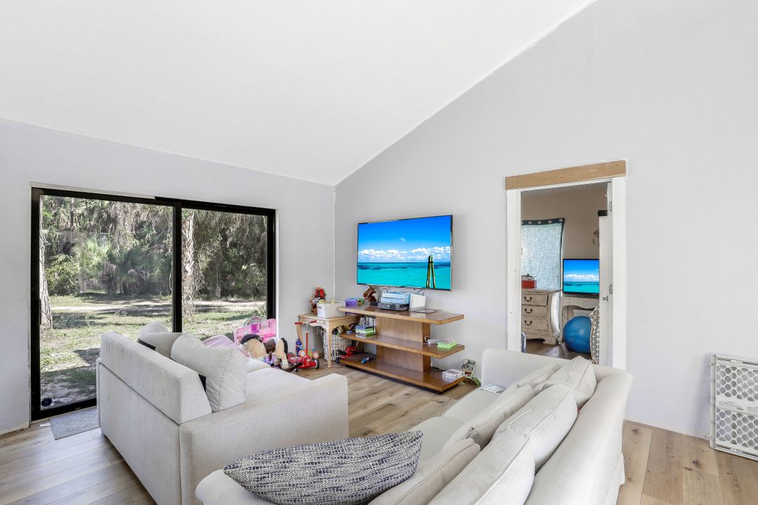 781 11th St SW, Naples, FL 34117