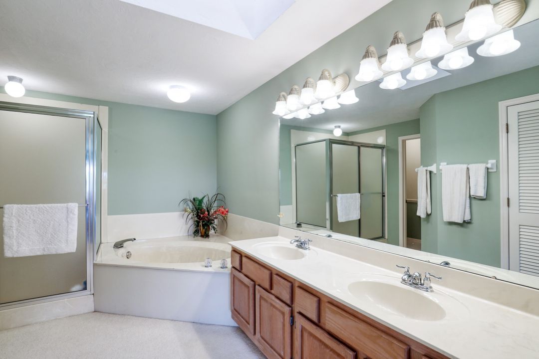 26930 Wedgewood Dr  #401, Bonita Springs, FL 34134