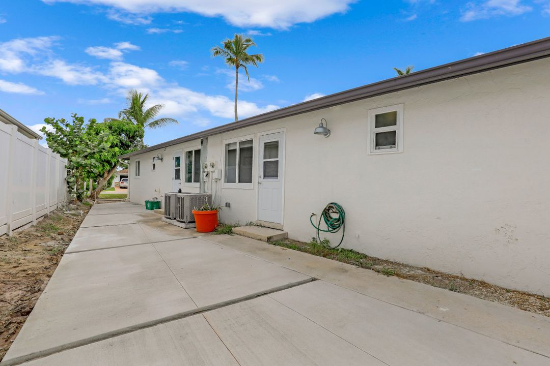 549 94th Ave N, Naples, FL 34108